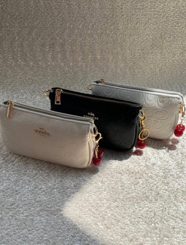کیف دخترانه دوشی پاسپورتی طرح کوچ (Coach) جنس چرم مصنوعی خارجی