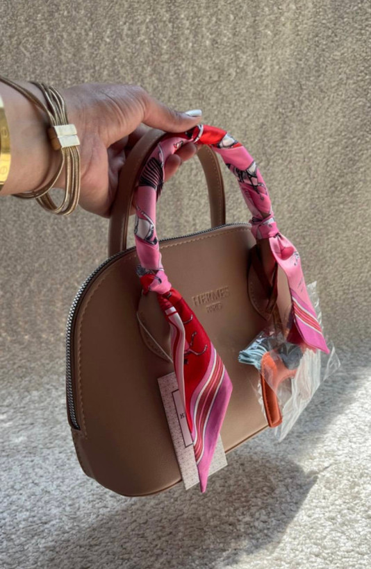 کیف دخترانه دستی / دوشی مدل نیم گرد طرح هرمس (hermes) جنس چرم مصنوعی خارجی