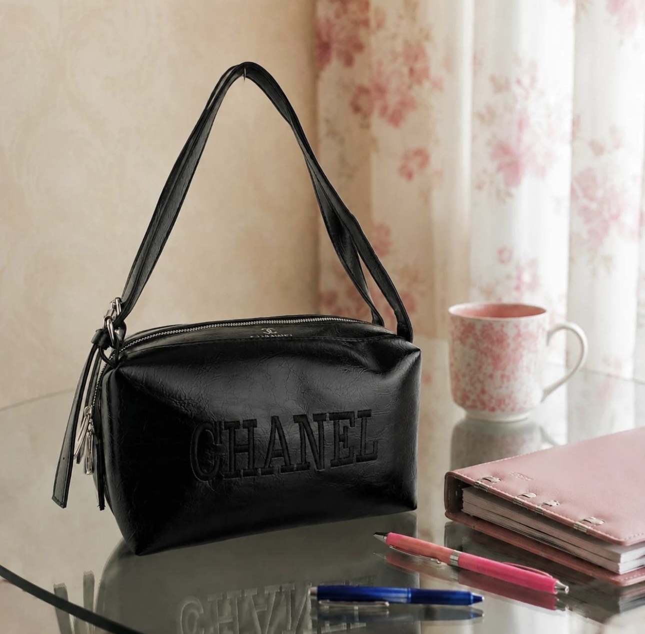کیف دوشی زنانه برند chanel جنس چرم مصنوعی