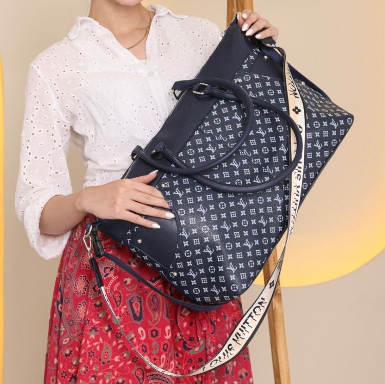 ساک زنانه دستی / دوشی طرح ال وی (LV) جنس چرم مصنوعی سایز بزرگ