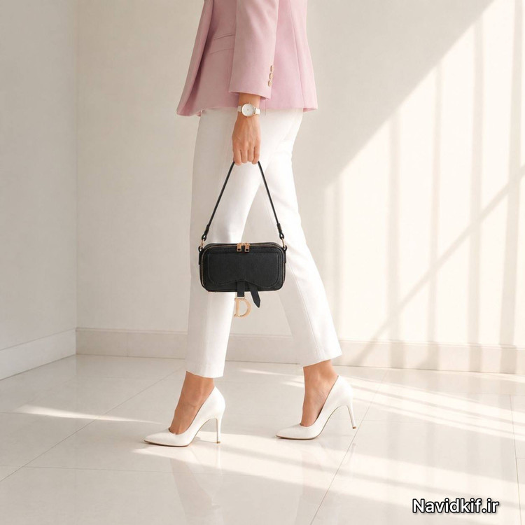 کیف دخترانه دوشی مدل پاسپورتی جنس چرم مصنوعی طرح دیور (Dior)