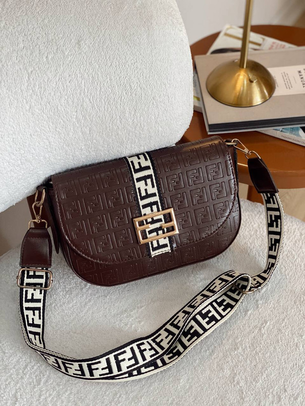 کیف زنانه پاسپورتی چرم مصنوعی برند Fendi