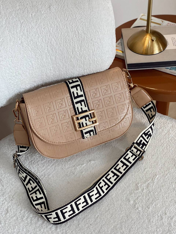 کیف زنانه پاسپورتی چرم مصنوعی برند Fendi