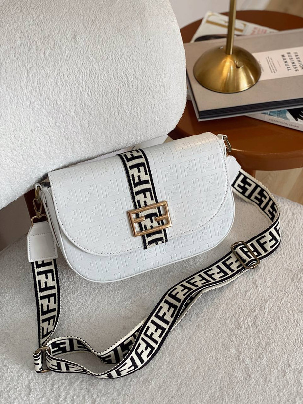 کیف زنانه پاسپورتی چرم مصنوعی برند Fendi