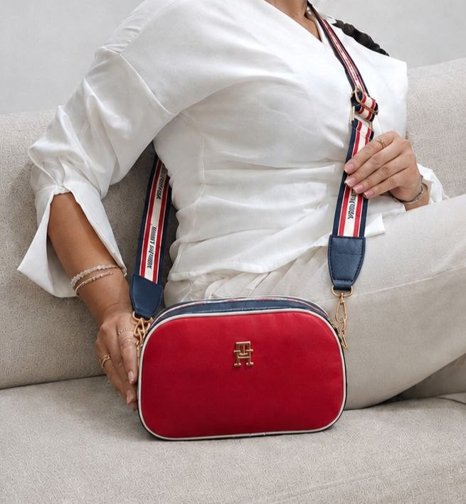کیف زنانه پاسپورتی Tommy جنس چرم مصنوعی