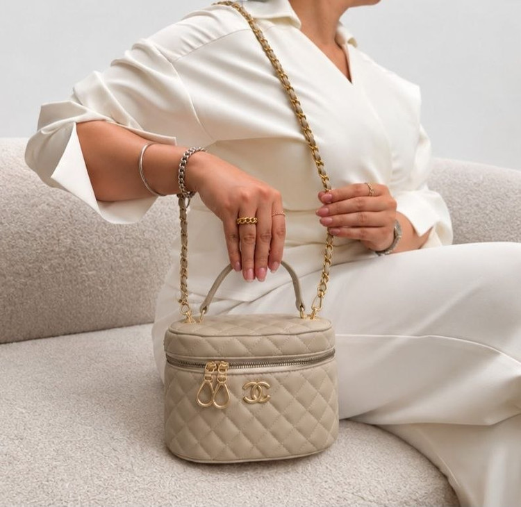 کیف زنانه صندوقی گرد جنس چرم مصنوعی برند chanel