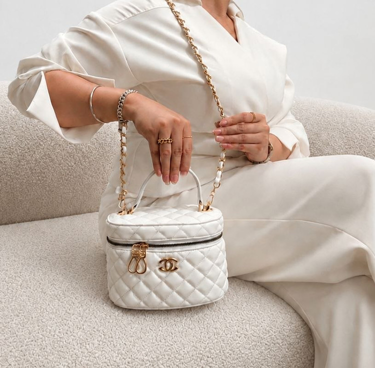 کیف زنانه صندوقی گرد جنس چرم مصنوعی برند chanel