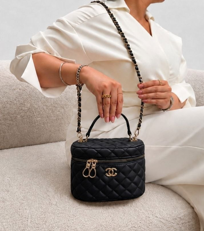 کیف زنانه صندوقی گرد جنس چرم مصنوعی برند chanel