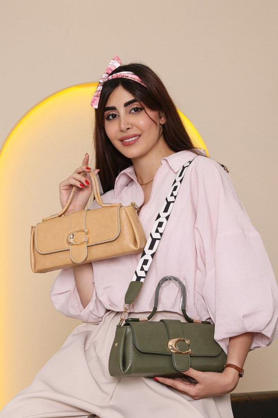 کیف دخترانه پاسپورتی دسته دار جلو سگک جنس چرم مصنوعی