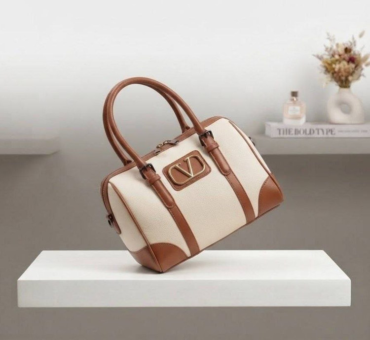 کیف زنانه دستی و دوشی مدل جلو دوبند طرح ولنتینو (Valentino) جنس چرم مصنوعی شرانگ