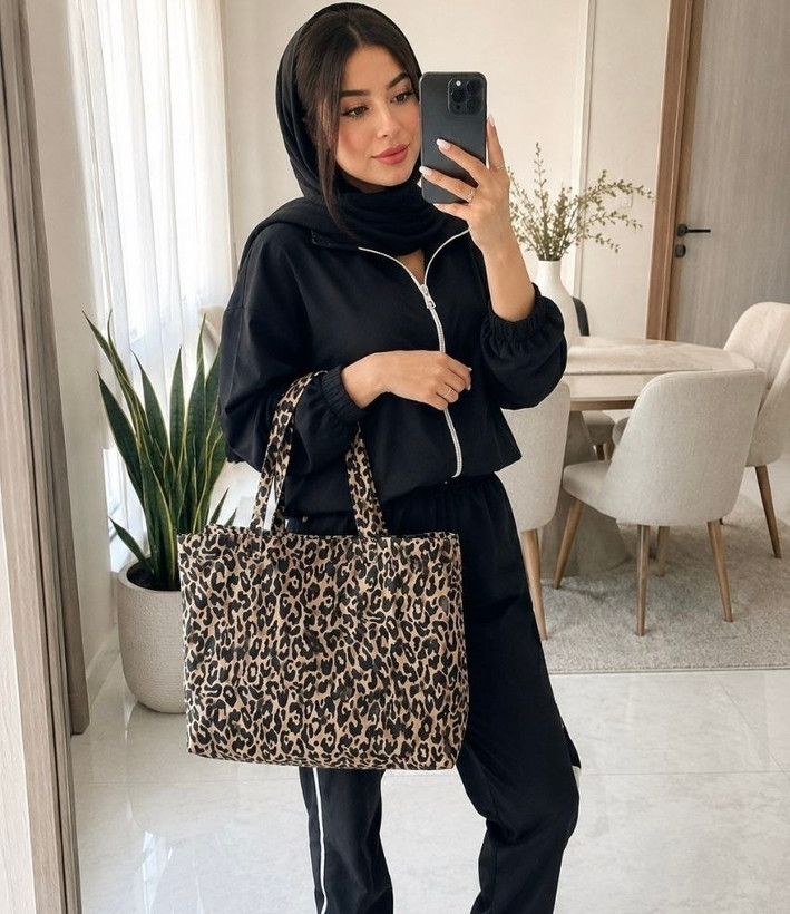ساک ورزشی دخترانه مدل پلنگی جنس پارچه خلبانی وارداتی طرح الو alo