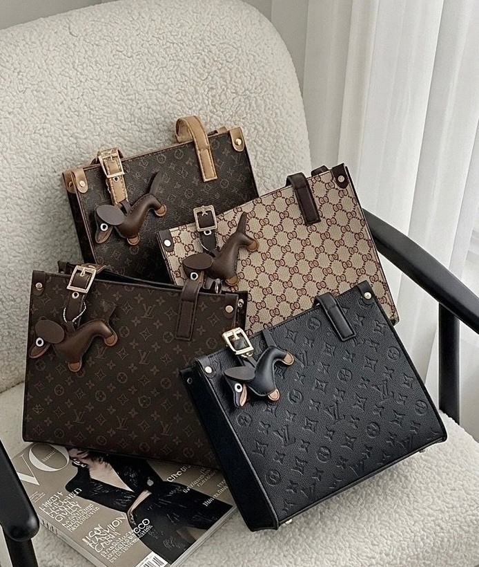 کیف دخترانه دستی و دوشی طرح مارک جنس چرم مصنوعی