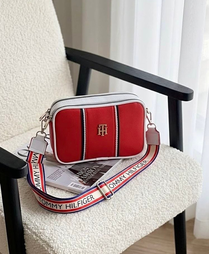 کیف دخترانه دوشی طرح تامی Tommy جنس چرم مصنوعی
