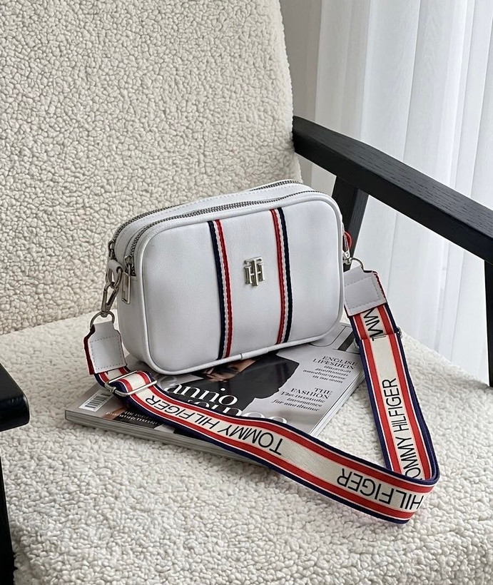 کیف دخترانه دوشی طرح تامی Tommy جنس چرم مصنوعی