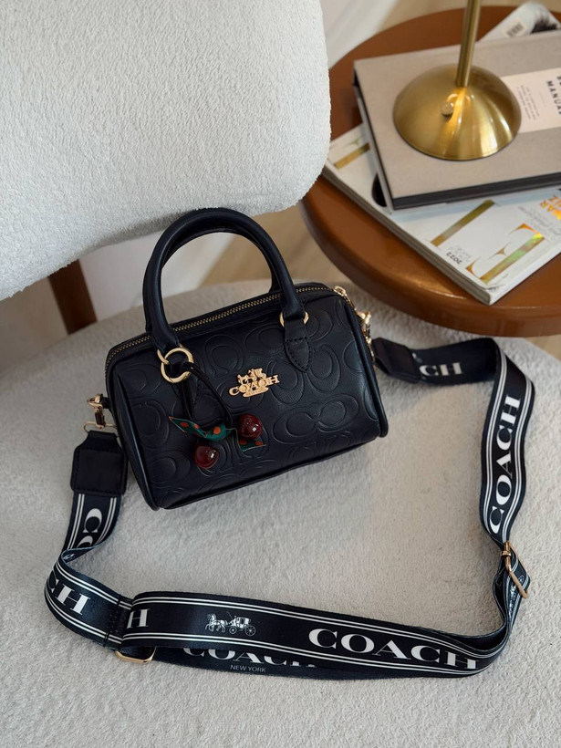 کیف دخترانه دستی و دوشی مدل صندوقی جنس چرم مصنوعی خارجی طرح کوچ Coach