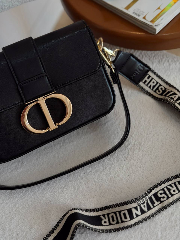 کیف دخترانه دستی و دوشی مدل جلو سگک CD جنس چرم مصنوعی خارجی طرح دیور Dior