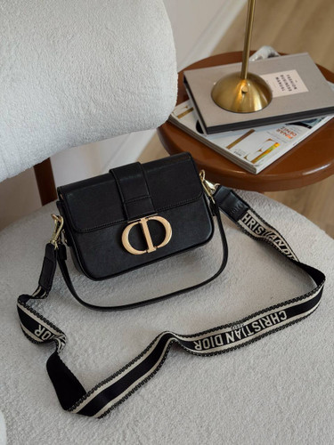 کیف دخترانه دستی و دوشی مدل جلو سگک CD جنس چرم مصنوعی خارجی طرح دیور Dior