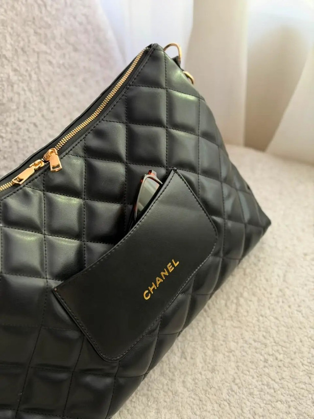 کیف زنانه دستی و دوشی مدل شنل ولورا جنس چرم مصنوعی صابونی خارجی طرح شنل Chanel