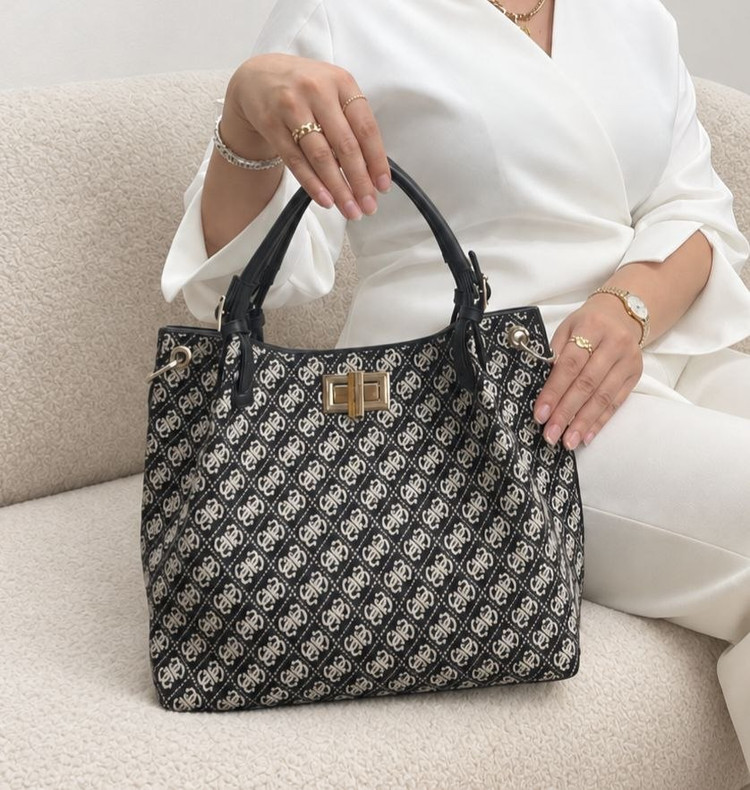 کیف زنانه دستی و دوشی طرح توری بُرچ Toryburch جنس پارچه کتان خارجی